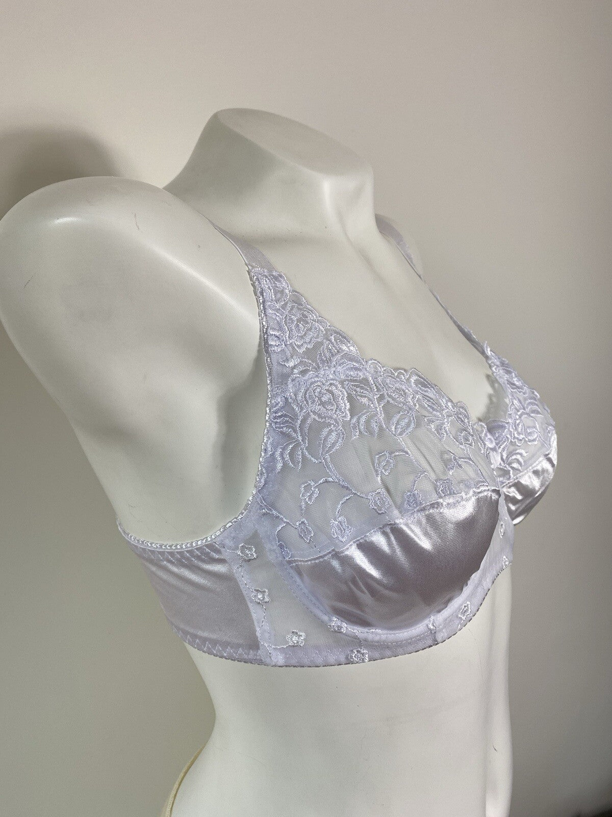 Unpadded White Bra Lace & Satin Bra Underwired  Sizes 34 - 44 / B - DD Cup