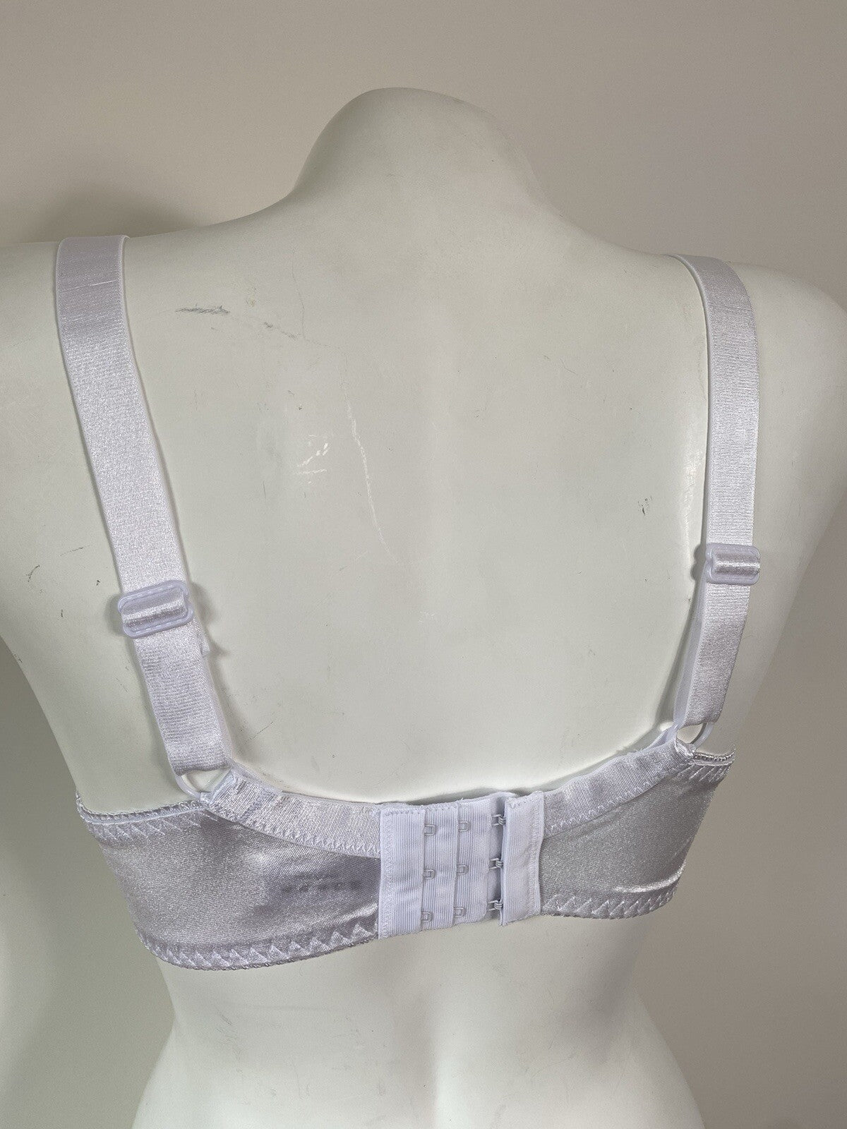 Unpadded White Bra Lace & Satin Bra Underwired  Sizes 34 - 44 / B - DD Cup
