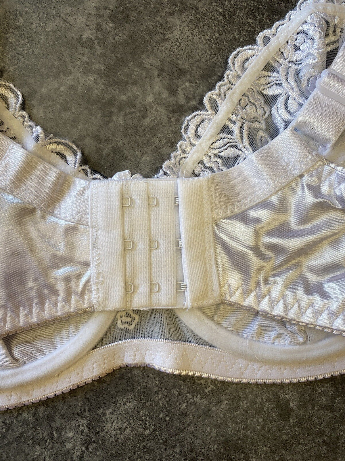 Unpadded White Bra Lace & Satin Bra Underwired  Sizes 34 - 44 / B - DD Cup